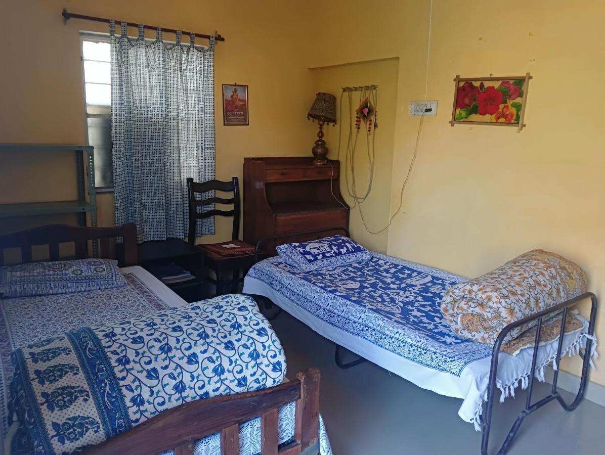 Nadya Homestay For Female & Family Jaipur Eksteriør billede