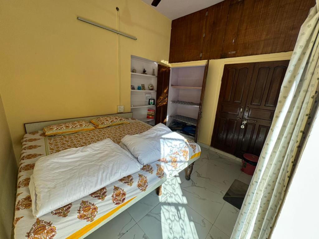 Nadya Homestay For Female & Family Jaipur Eksteriør billede
