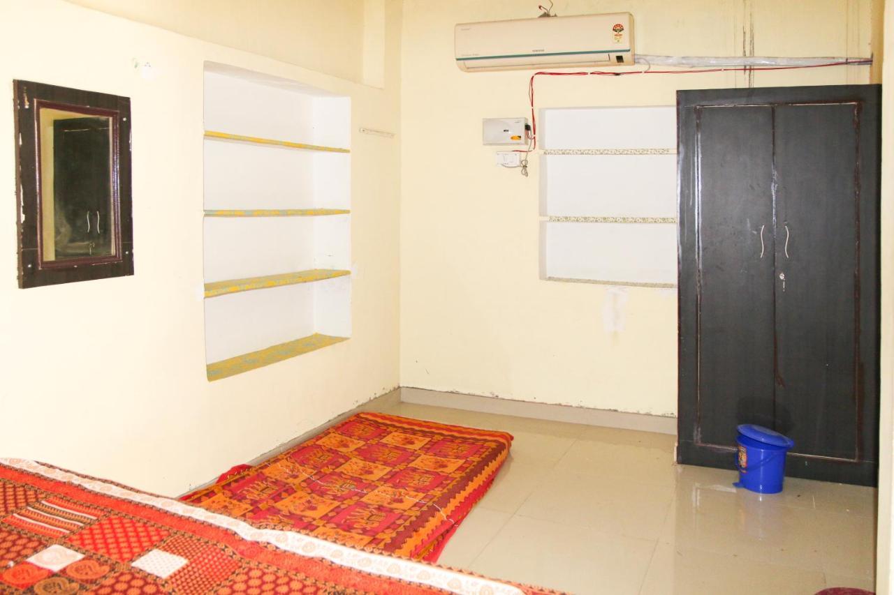 Nadya Homestay For Female & Family Jaipur Eksteriør billede