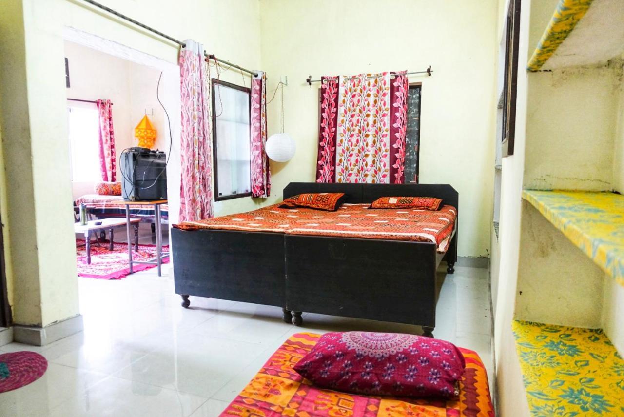 Nadya Homestay For Female & Family Jaipur Eksteriør billede