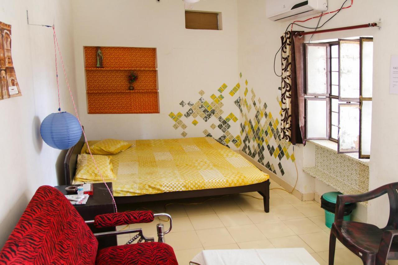 Nadya Homestay For Female & Family Jaipur Eksteriør billede