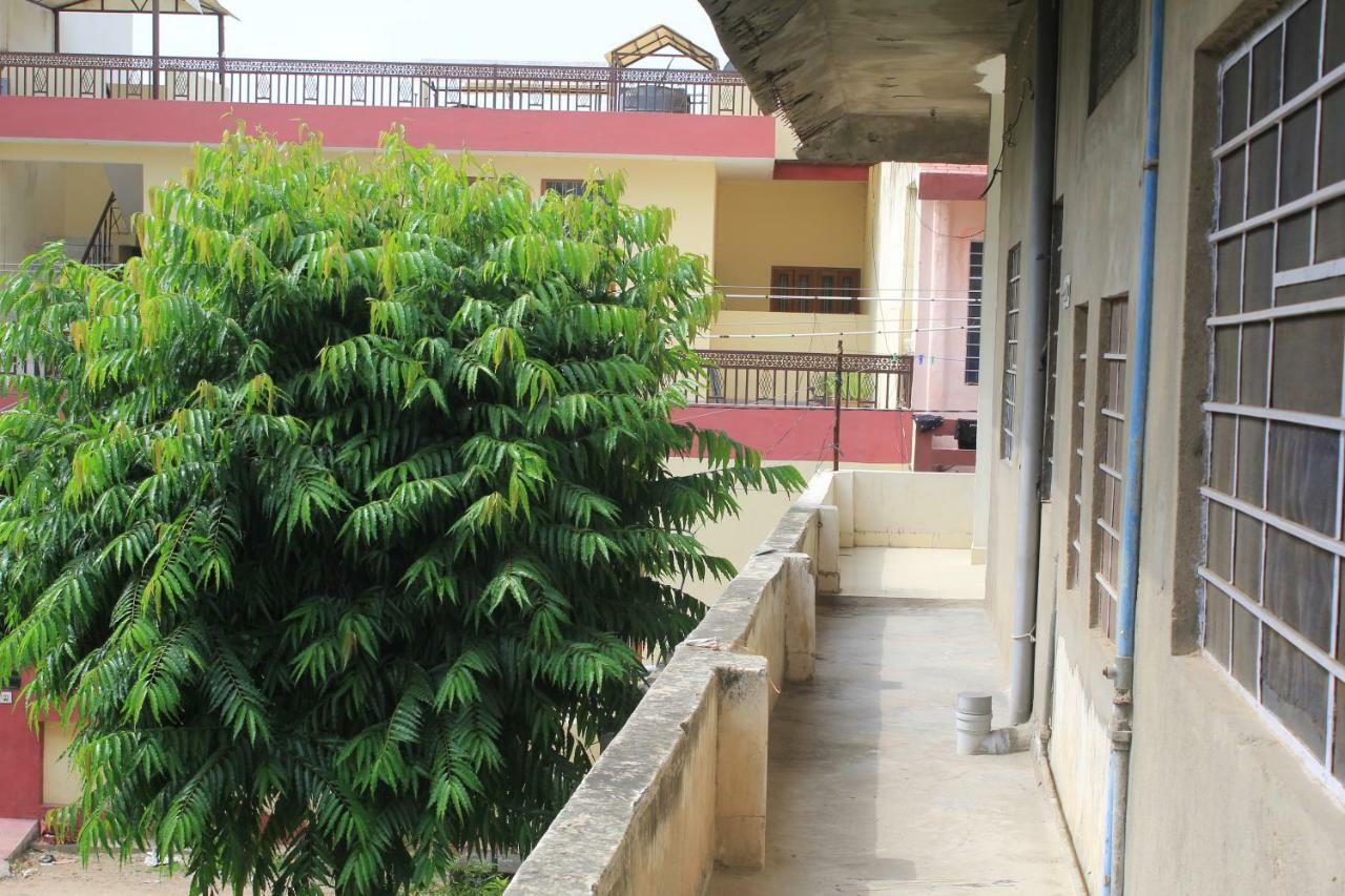 Nadya Homestay For Female & Family Jaipur Eksteriør billede