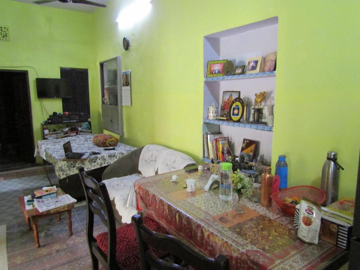 Nadya Homestay For Female & Family Jaipur Eksteriør billede
